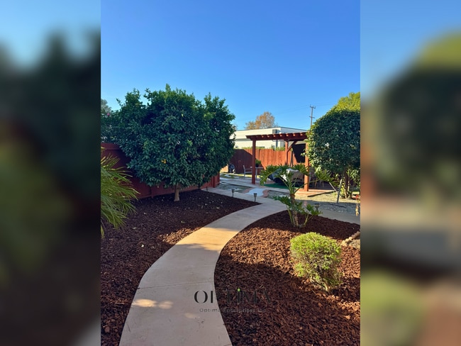 Building Photo - $500 Move-In Special! | Bright 3-Bed+2bath Home in a Great Woodland Hills Neighborhood