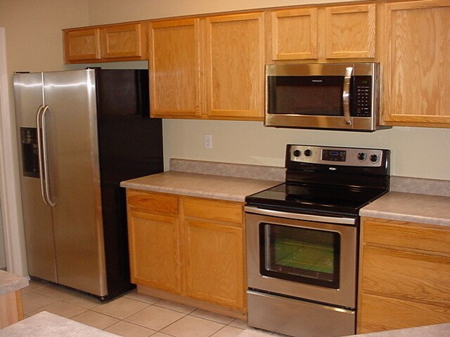 Building Photo - Fantastic home in gated Brenna Park.