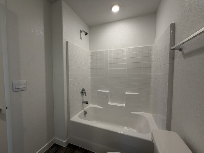 Building Photo - 925 Violet Heron St