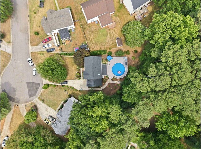 Building Photo - Three-Bedroom Home with Pool in Garner