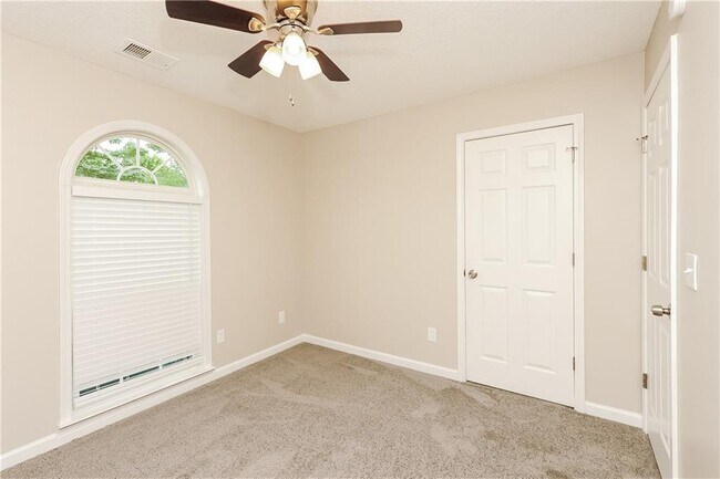 Building Photo - 246 Augusta Woods Dr