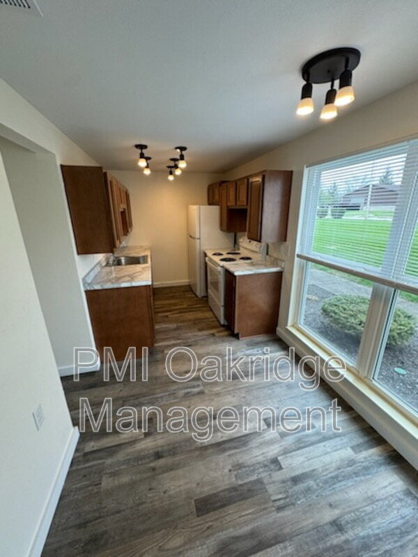 Building Photo - 167 Bevonne Ct