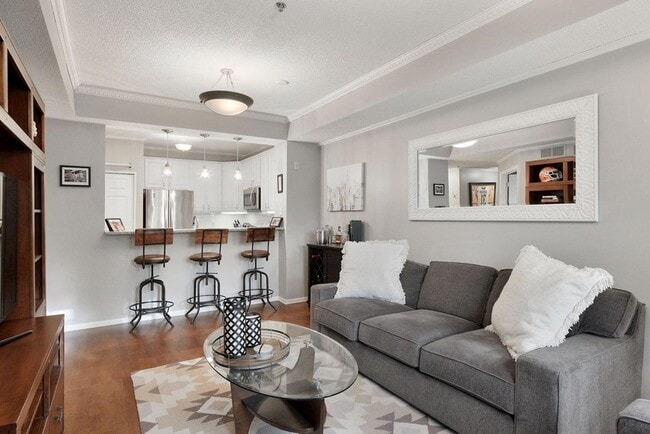 Building Photo - 645 N 1st St