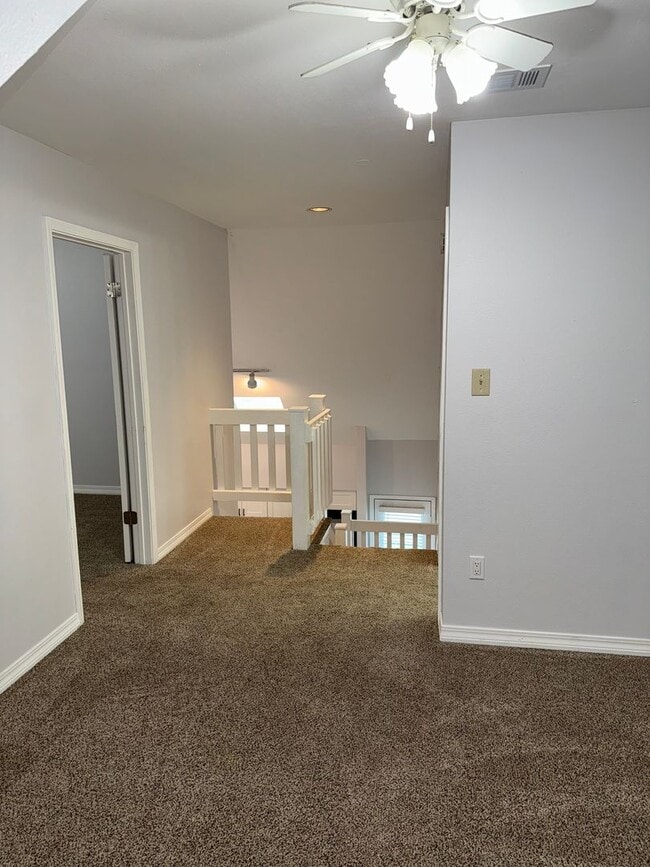 Building Photo - Amazing Location! Neighborhood Pool!