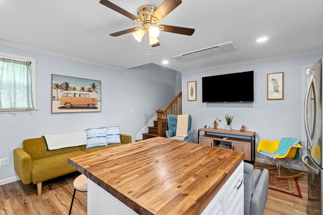 Building Photo - 2 Mead Dr