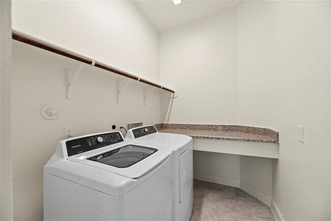 Building Photo - 15207 Spanish Ranchos Wy