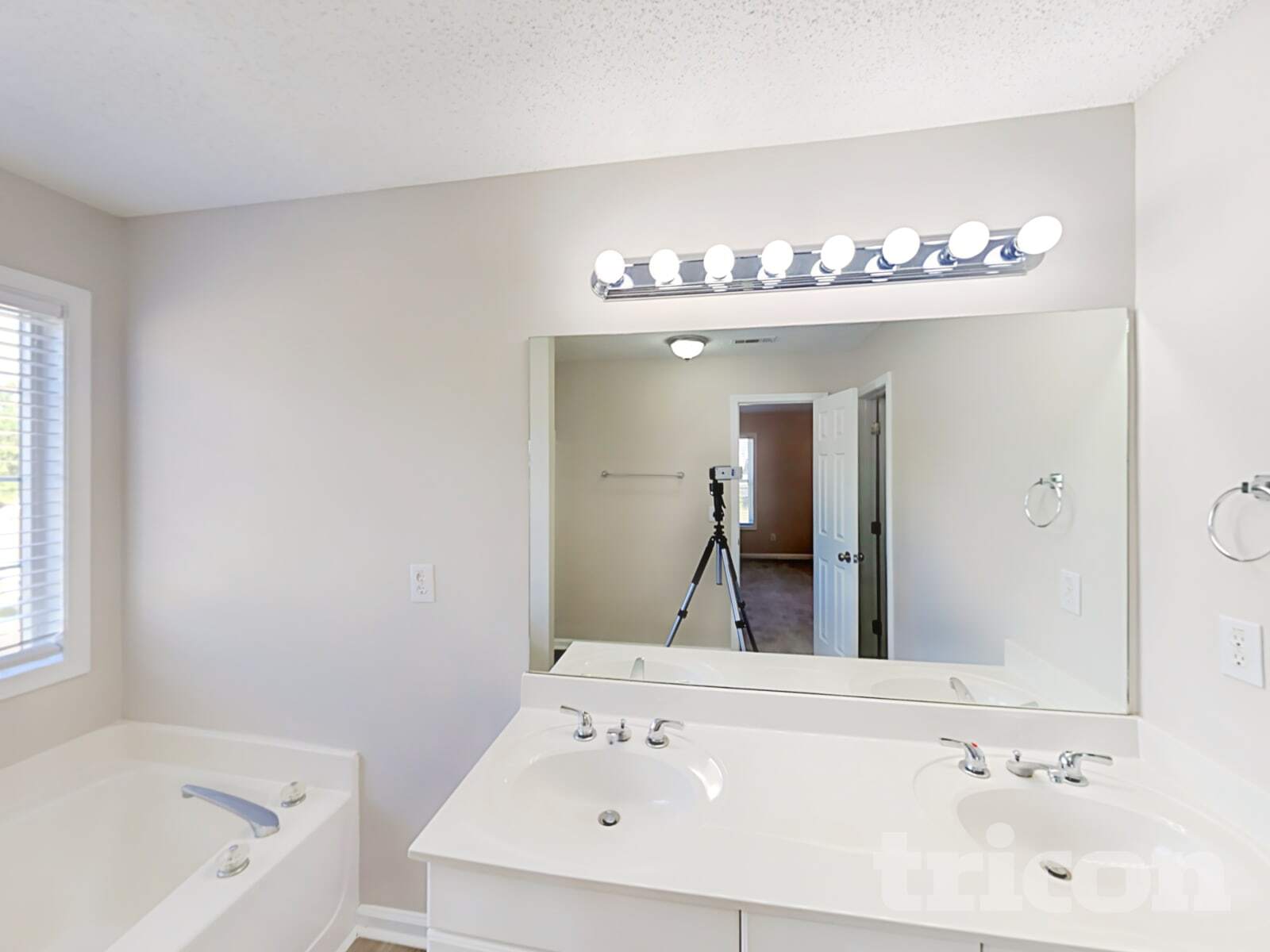 Building Photo - 232 Hillcrest Dr