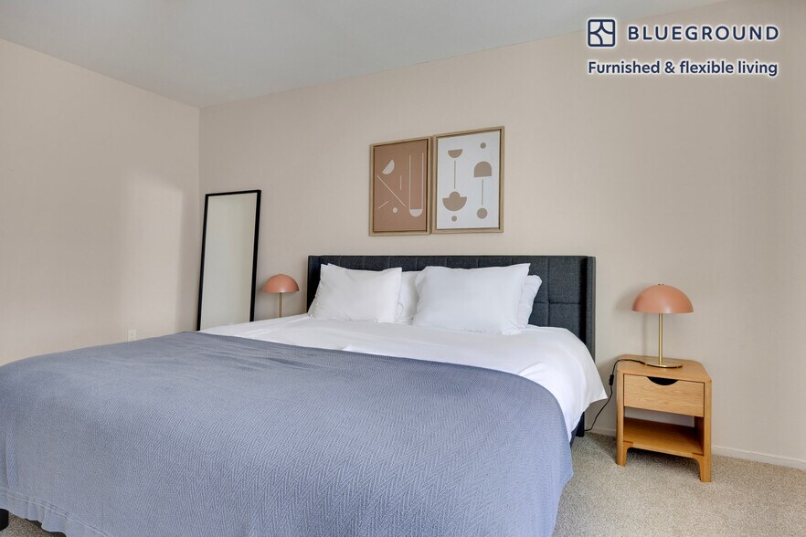 Building Photo - 28124 Peacock Ridge Dr