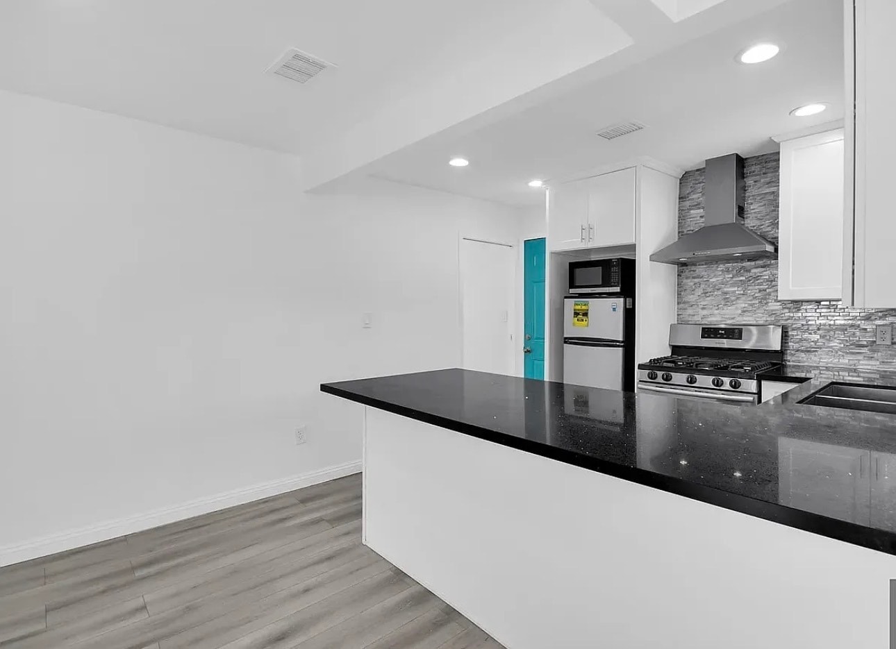 Building Photo - 3623 3rd Ave