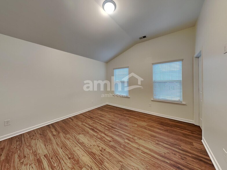 Building Photo - 3145 Yachet Ct SW