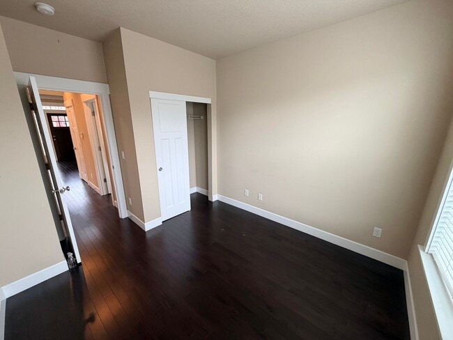 Building Photo - 4bed/2.5 Bath Craftsman in Kenton