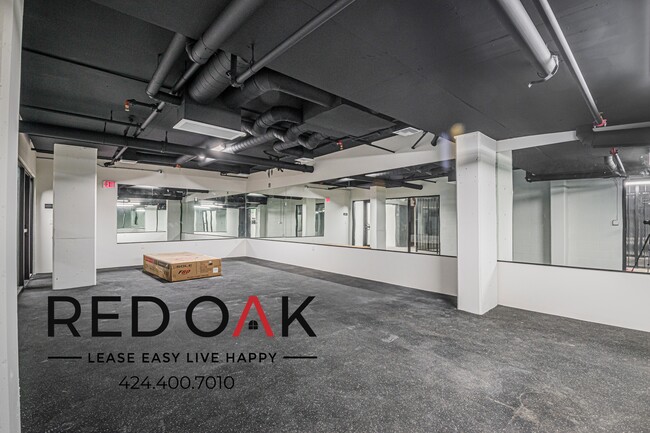 Building Photo - 856 S Gramercy Dr