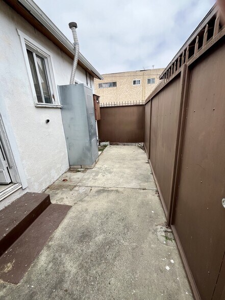 Building Photo - 15012 Lemoli Ave