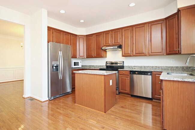 Building Photo - N. Albemarle Co Home With Fenced Yard, Near NGIC/DIA/NGA