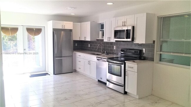 Building Photo - 710 52nd St