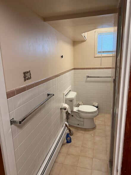 Primary Photo - 21 Meadow Ln
