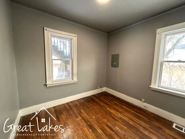 Building Photo - Lovely 3 Bedroom 2 Bathroom now available for rent