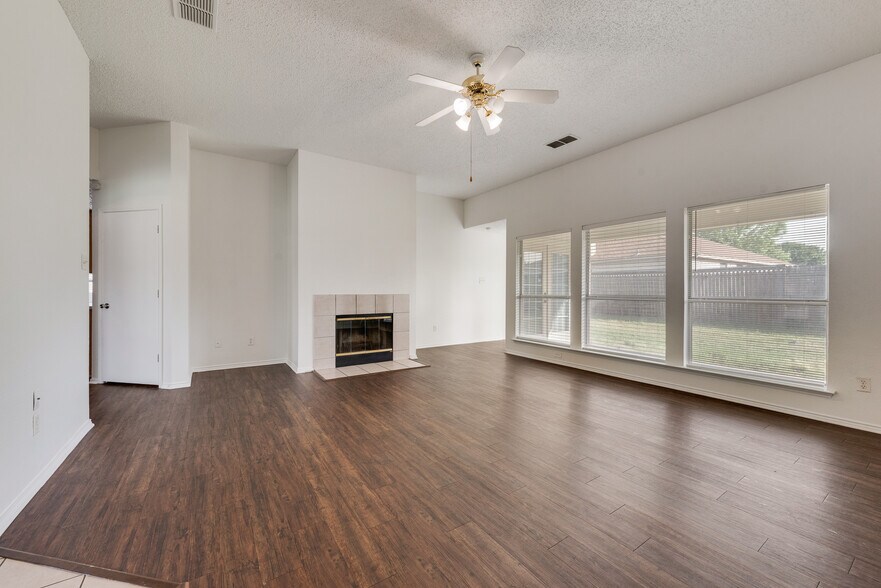 Building Photo - 512 Asbury Dr