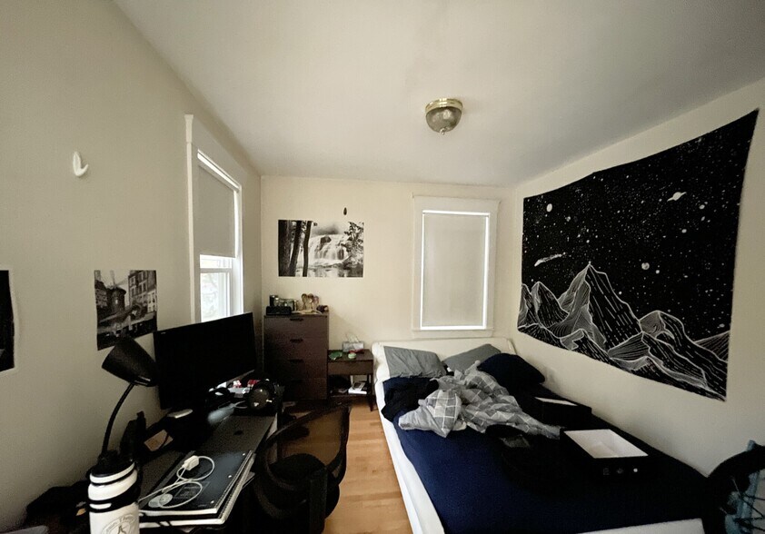 Building Photo - 27 Iroquois St