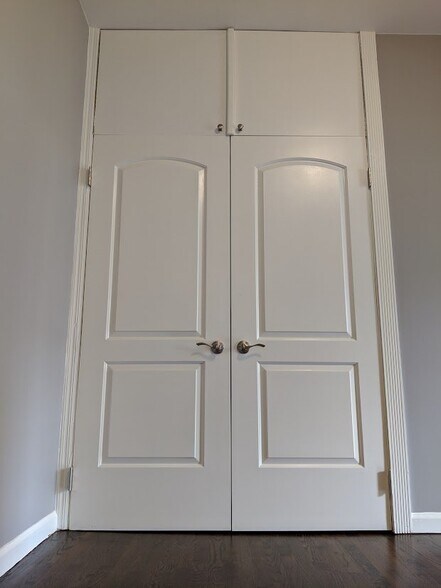 Building Photo - 109 W 111th St