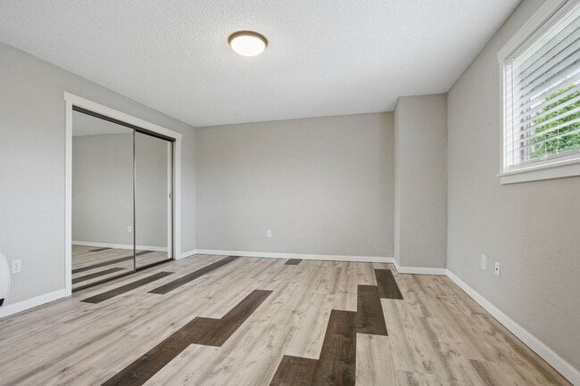Building Photo - Charming Salmon Creek Condo