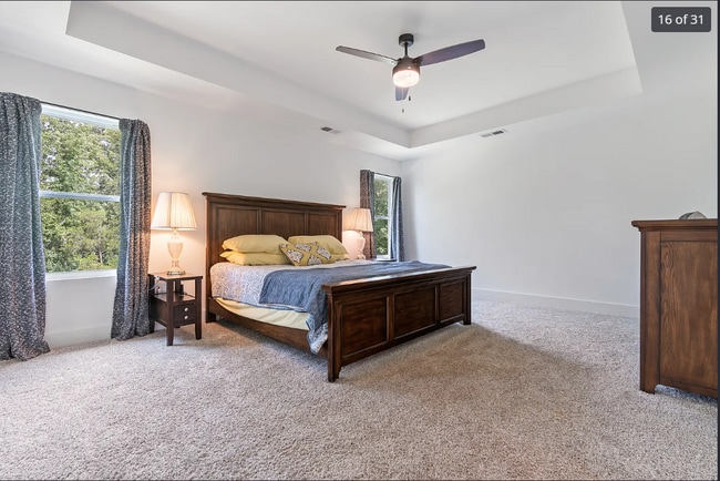 Building Photo - 6643 White Oak Ln