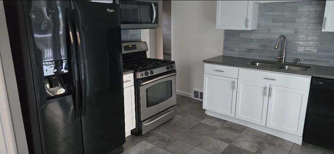 Building Photo - 18433 Fox