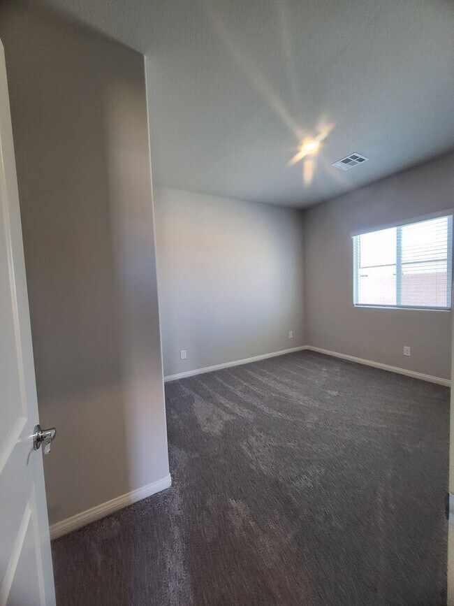 Building Photo - RIVERSTONE CELEBRATE HOMES - Hawk Ave.