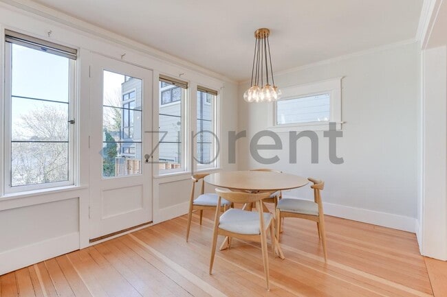 Building Photo - 2038 8th Ave N