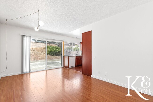 Building Photo - 559 W Avenida De Las Flores