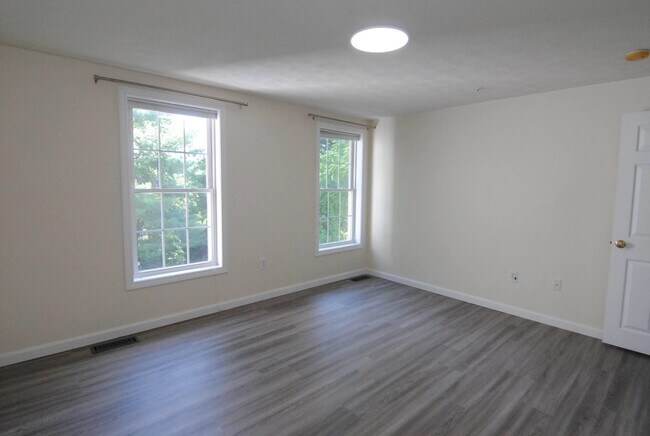 Building Photo - 68 Georgetown Dr