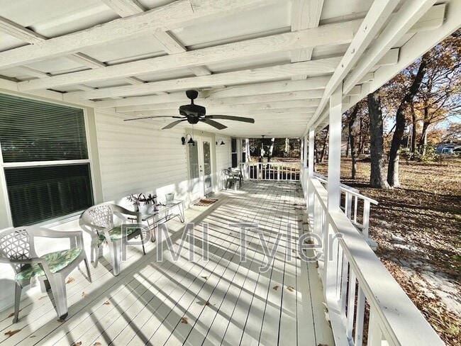 Building Photo - 223 Sunray St