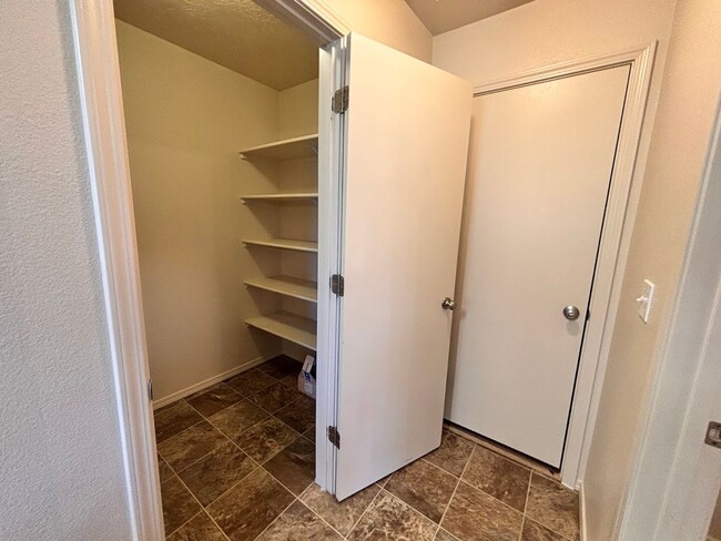Building Photo - Ready for Move In - Cedar Creek Spacious L...