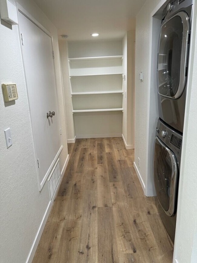 Building Photo - 85 Stenner St