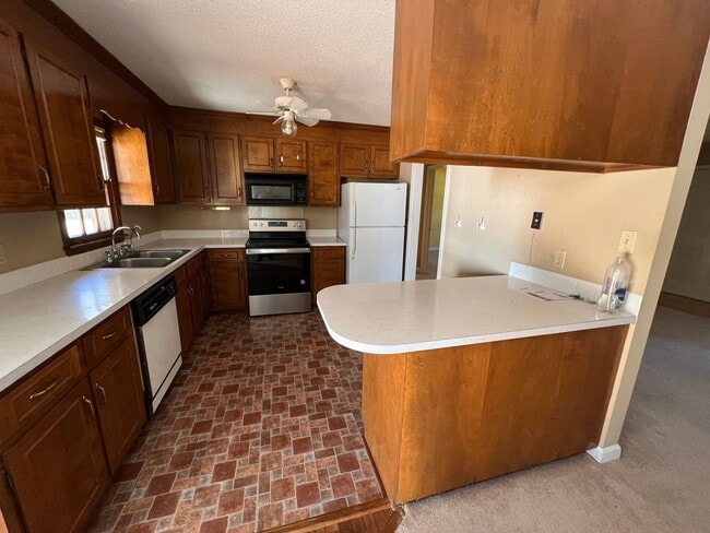 Building Photo - Spacious 3 Bedroom, 2 Bath Rental Home