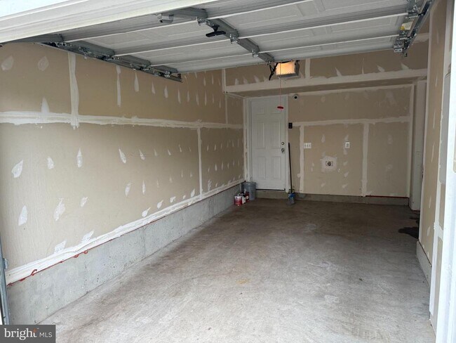 Building Photo - 14752 Malloy Ct