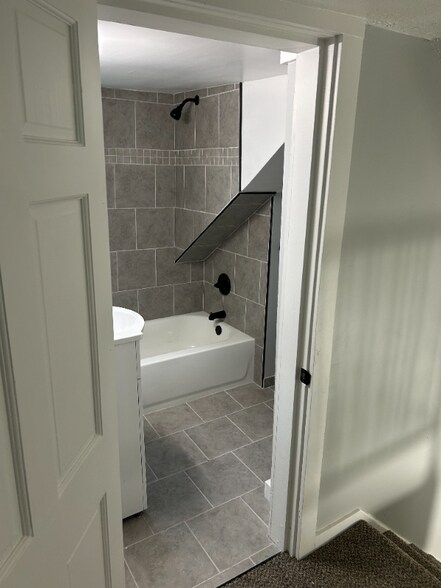 Building Photo - 603 Benham St