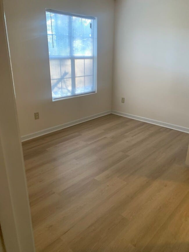 Building Photo - Great location off Millbrook near 70! 2 Bedroom ~2 bath~ pets negotiable! No HOA!