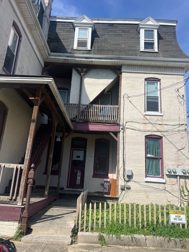Primary Photo - 24 N Hartley St
