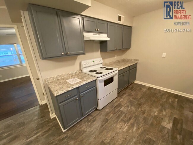 Building Photo - 913 Brewer-