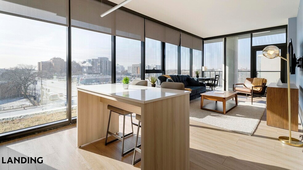 Building Photo - 513 S Damen Ave