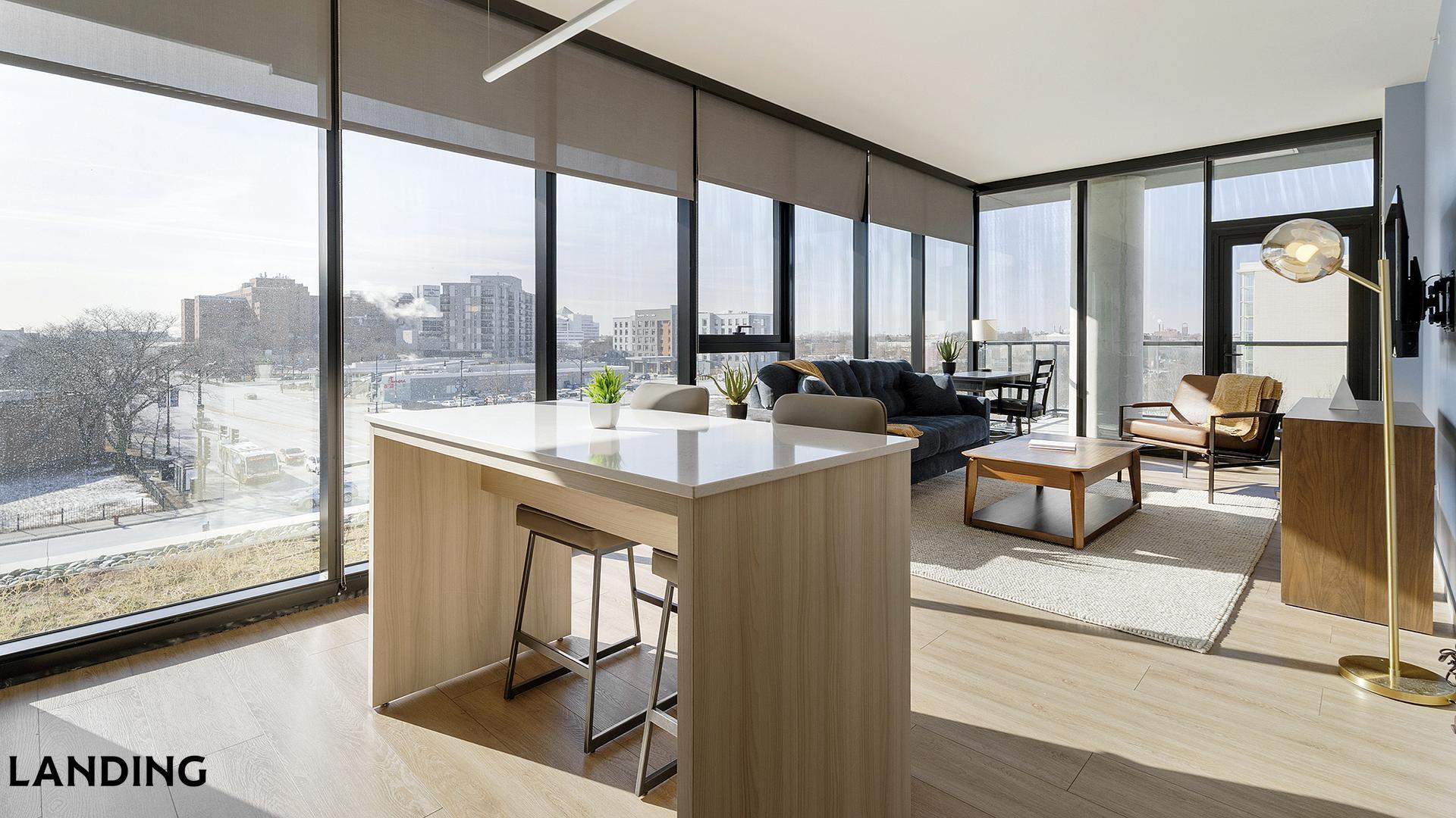 Building Photo - 513 S Damen Ave