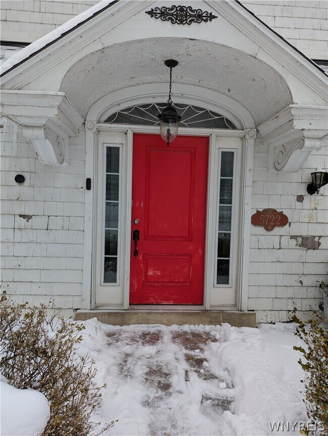 Building Photo - 5722 Buffalo Ave