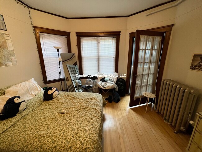 Building Photo - 6 Linnaean St