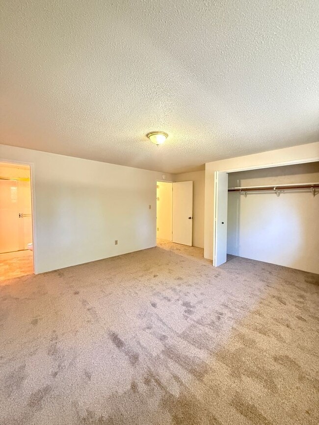 Building Photo - Roomy 3 Bed, 2 Bath Home in Northeast Medford