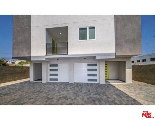 Building Photo - 1118 Heliotrope Dr