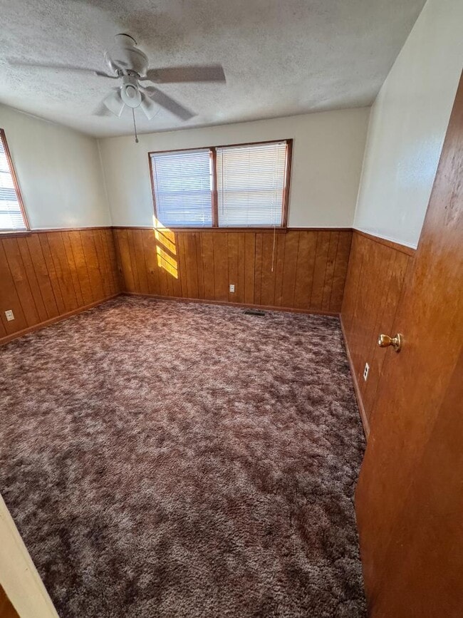 Building Photo - 420 Sam Houston Dr