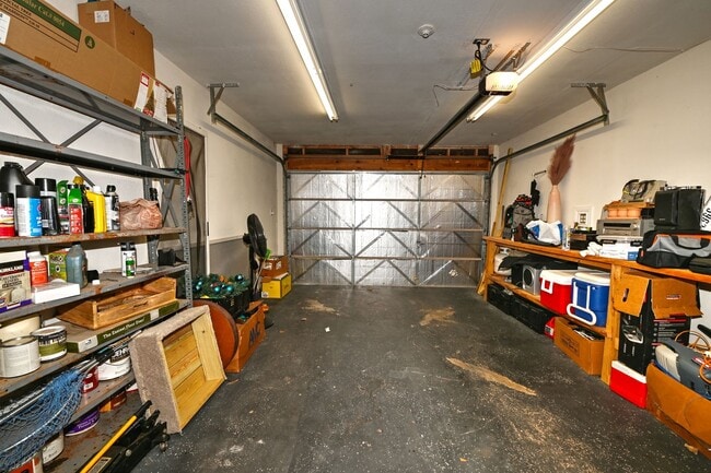 Building Photo - Spacious cozy home  |  Great location  |  2 bedroom  |  1 bath  |  1 car garage