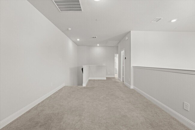 Building Photo - 1045 Thomas Pl