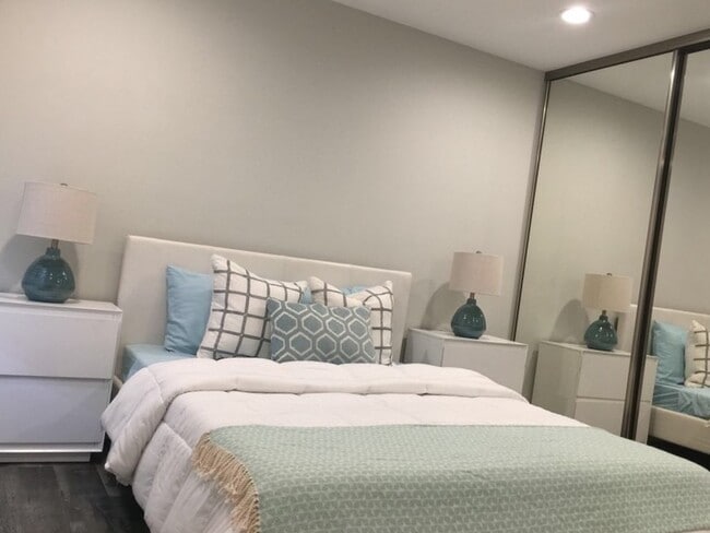 Building Photo - 1125 Pico Blvd